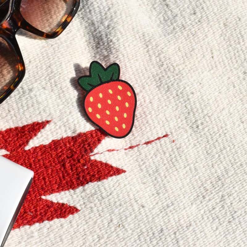 FRESHe Baglets - Strawberry Charm - Decorative Charms for Tote Bags - Compatible with Bogg Bags, Simply Southern and other Tote Bags