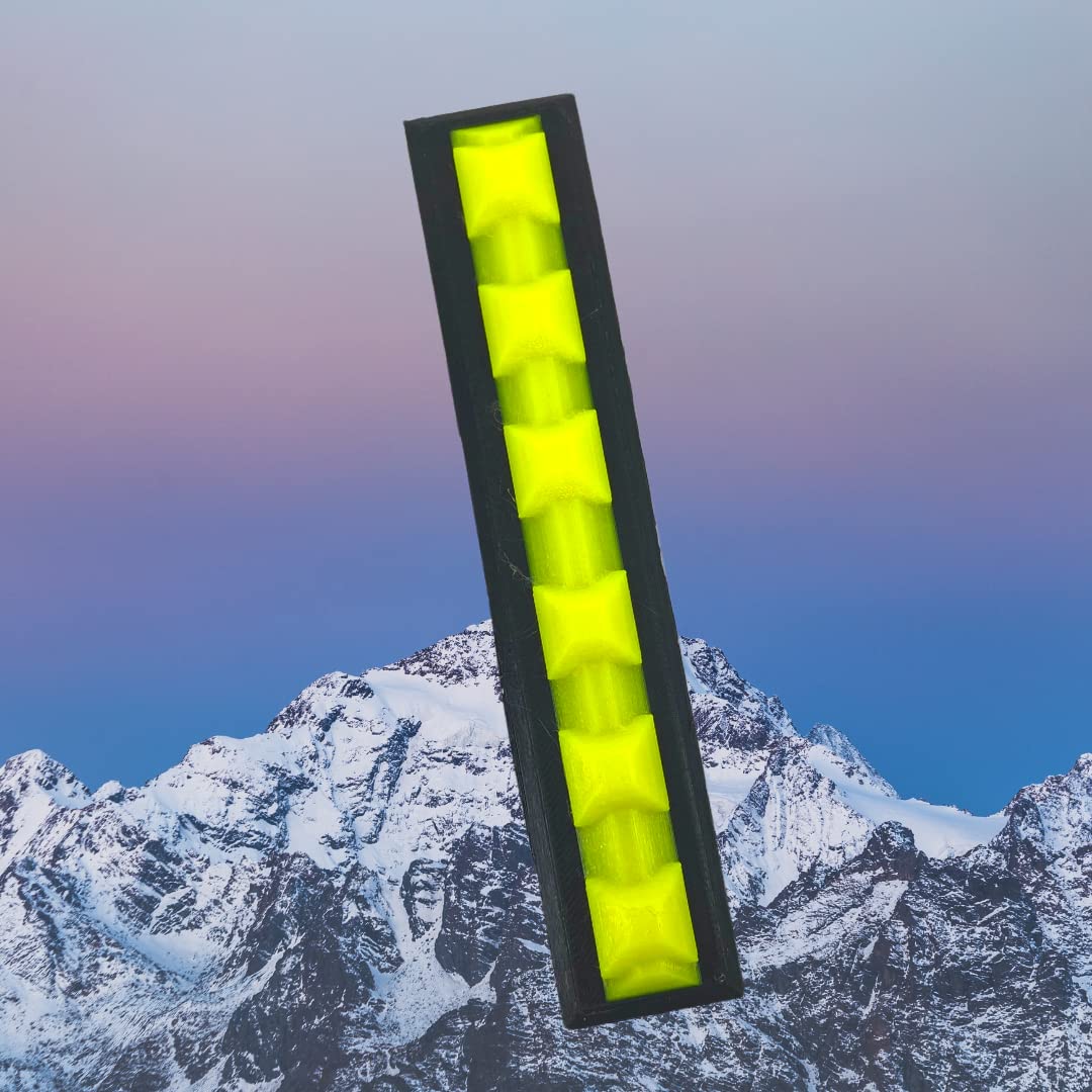 FRESHe Snowboard Stomp Pad - Low Profile Spike Pattern - Specialized Stomp Pad Designed for Better Grip & Adhesion to Snowboards - Black